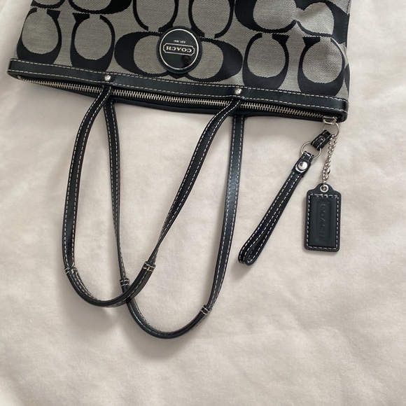 Coach Handbag - Picture 4 of 10